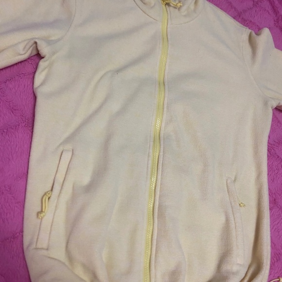 Yellow sweater - Picture 2 of 4